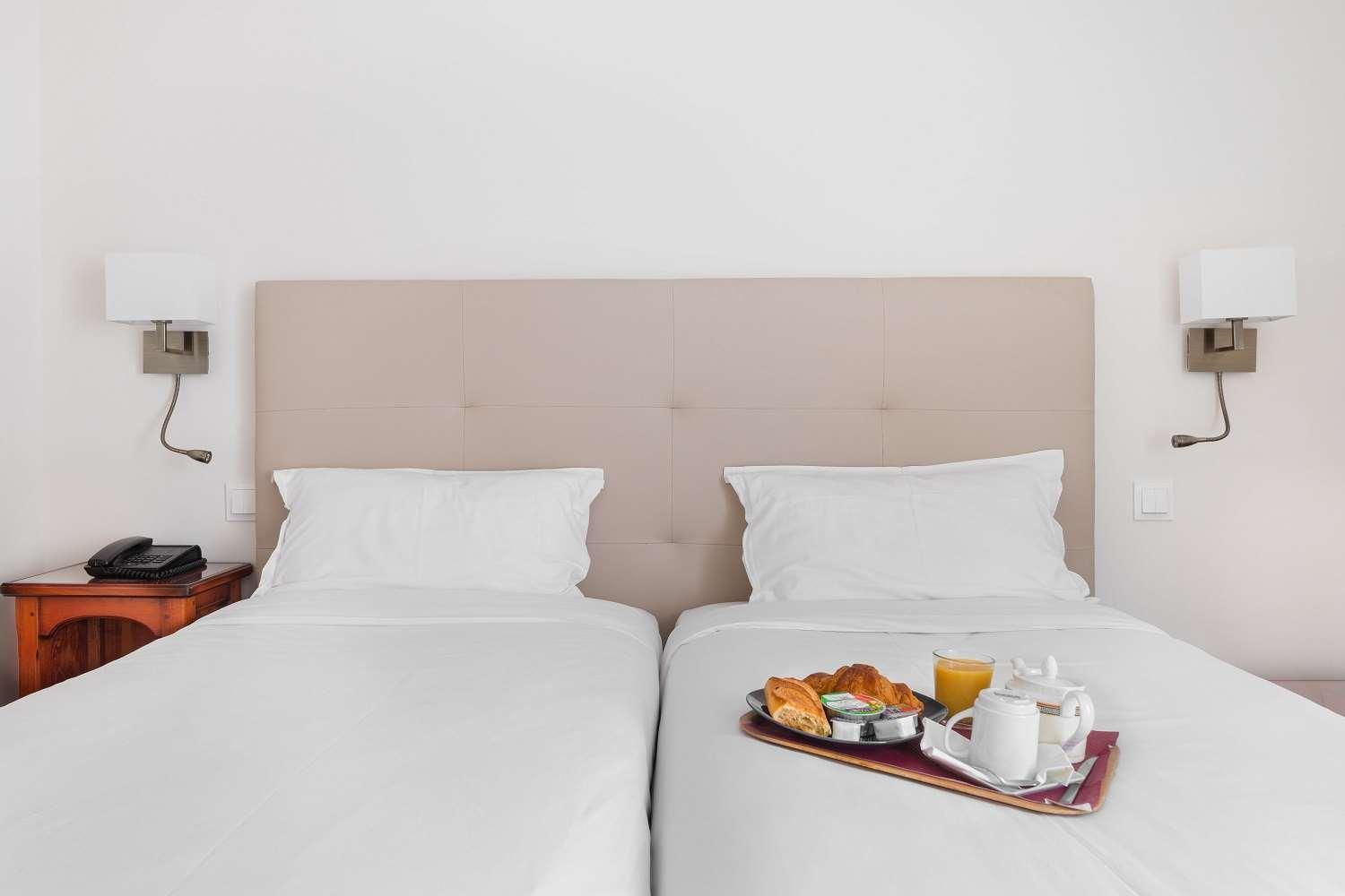 Courcelles Mederic Hotel Париж Екстериор снимка