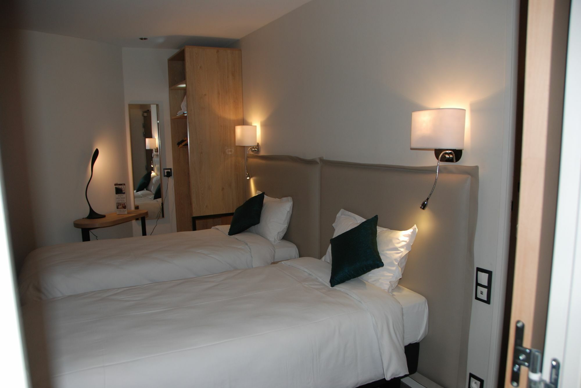 Courcelles Mederic Hotel Париж Екстериор снимка